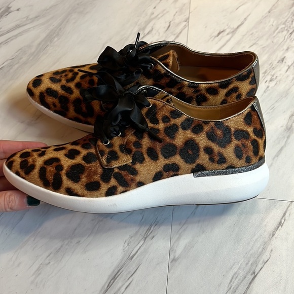 Johnston & Murphy Women Dakota leopard calf hair lace up sneaker size 6 - Picture 3 of 8